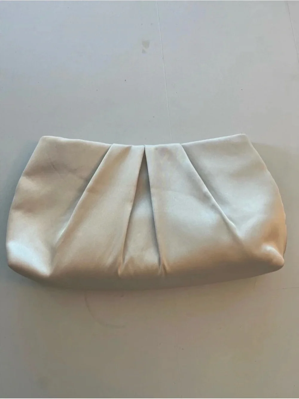 Elegant Pearl-Handle White Satin Evening Bag